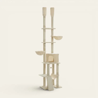 Arbre à chat beige XXL équipé d'une niche, de couchages en hauteur et d'un hamac pour enrichir l'espace de vie du chat.