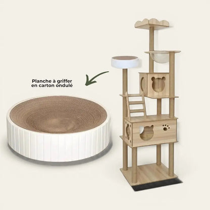 Arbre à chat en bois massif avec niche confortable, hamac suspendu, rampe d’accès, plateformes surélevées et poteaux griffoirs pour le jeu et le repos.