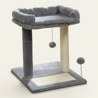 Arbre à chat en promotion gris avec panier confortable, griffoir vertical et tapis de griffage intégré