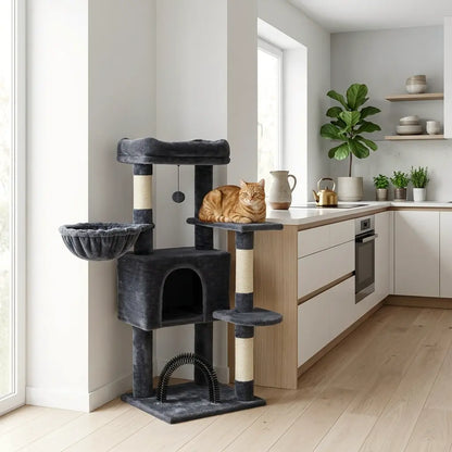 arbre à chat gris avec hamac et niche dans une cuisine moderne avec chat