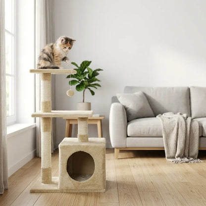 arbre à chat petit beige avec niche et plateforme installé dans un salon lumineux