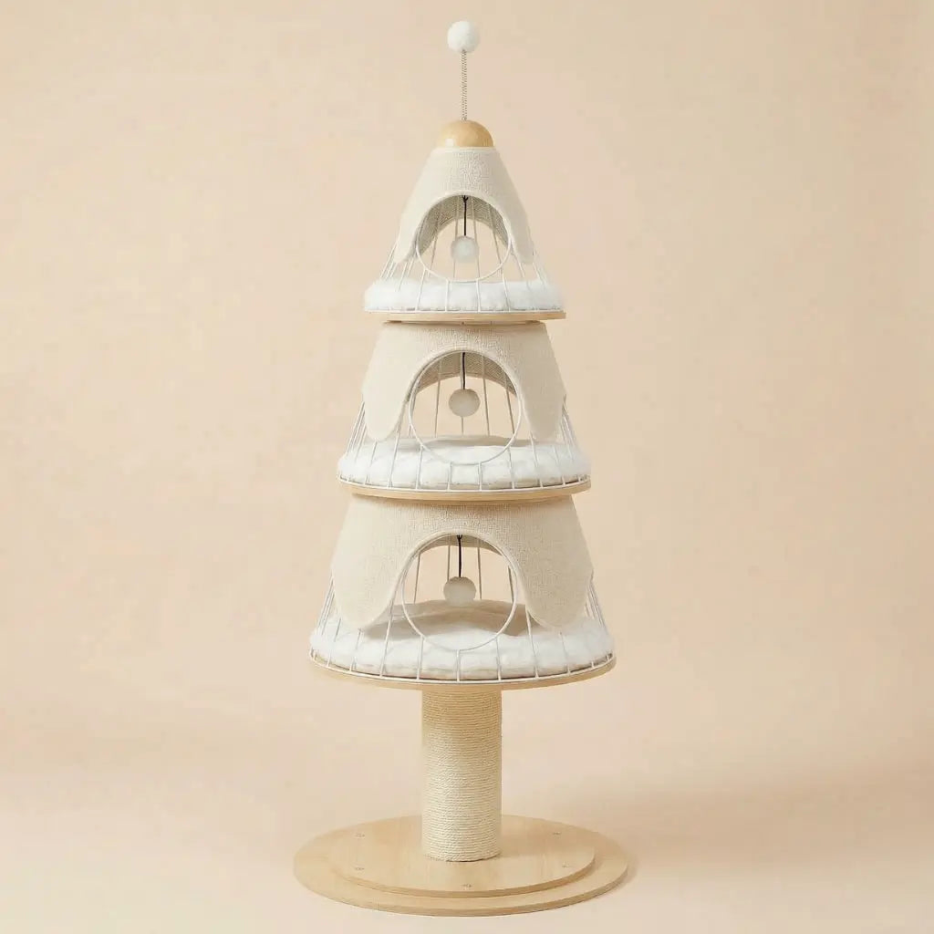 arbre à chat sapin beige minimaliste avec plateformes en forme de sapin et structure épurée