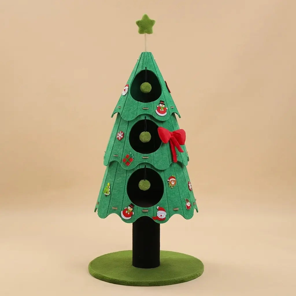 arbre à chat sapin décoré style noël avec niches et jouets pour chat