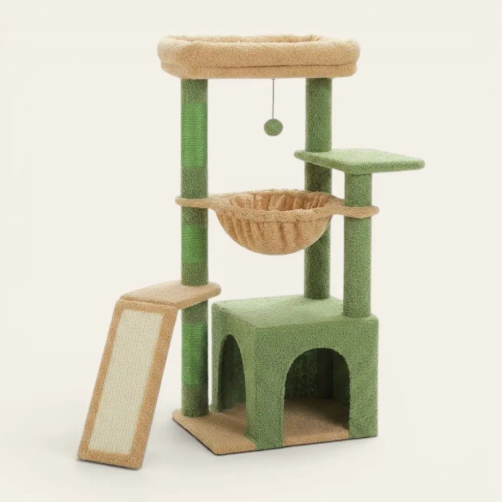 Arbre à chat soldes compact avec griffoir incliné, niche fermée, hamac suspendu et plateforme confortable