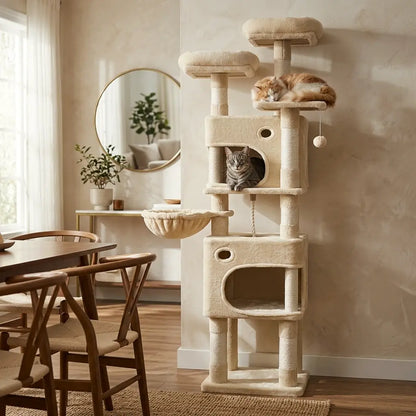 arbre à chat stable beige avec plateformes et niches dans un salon cosy avec deux chats