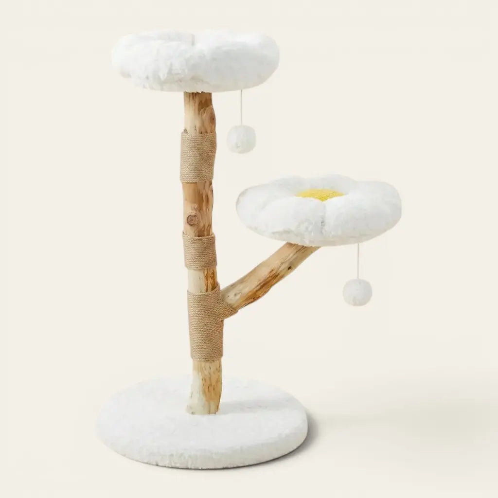 arbre à chat scandinave design avec plateformes en forme de fleur et structure en bois naturel