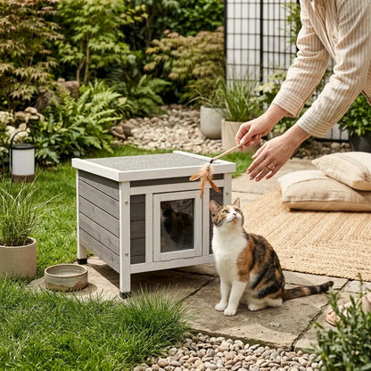 Cabane pour chat de jardin extérieur avec porte transparente et espace confortable toute saison.
