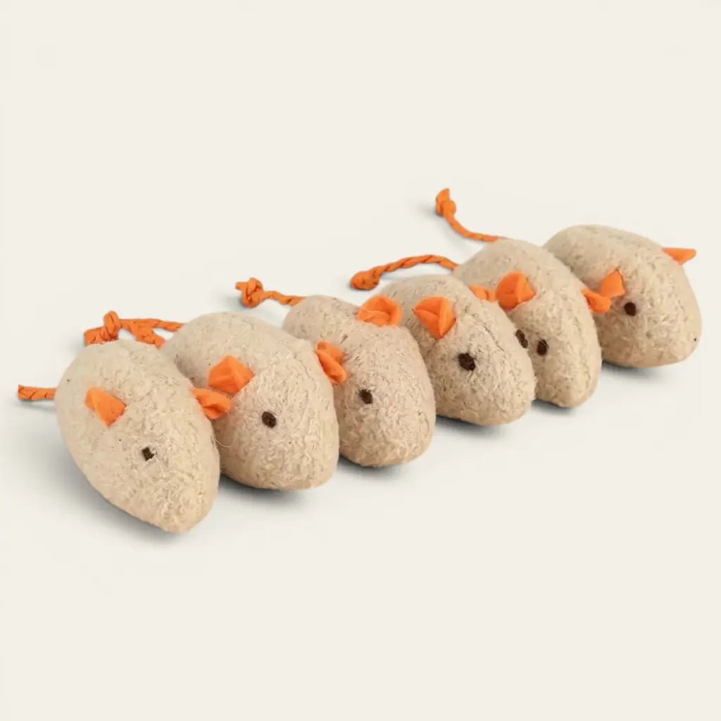 Doudou pour chat en lot de souris en peluche beige avec oreilles orange, jouets doux conçus pour stimuler l’instinct de chasse.