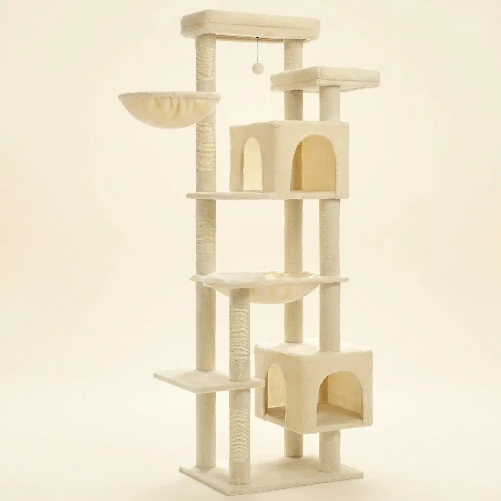 Grand arbre à chat beige avec plateformes rembourrées, hamac suspendu et espaces de repos en hauteur.