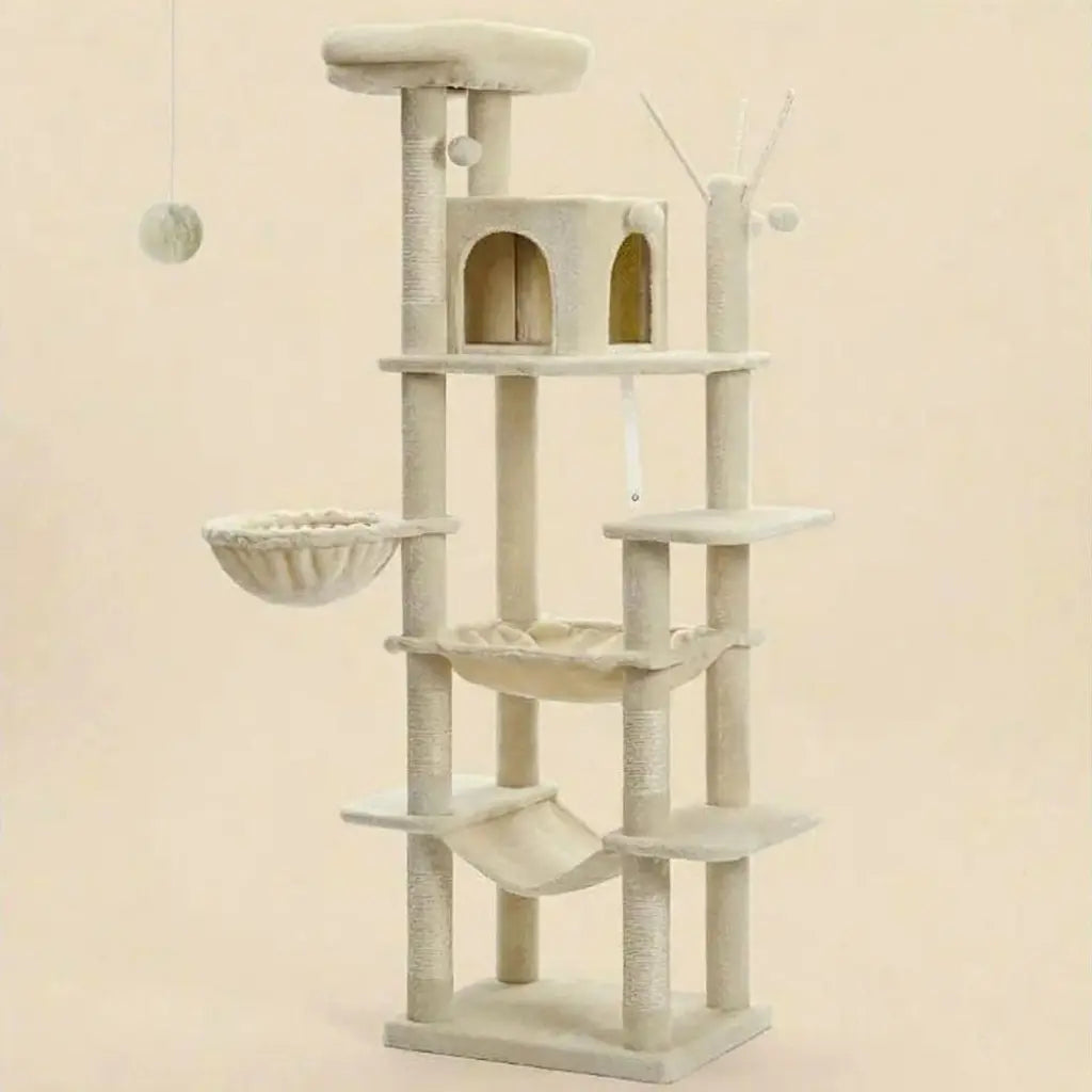 Grand arbre à chat beige équipé de deux hamacs, niches de repos et poteaux en sisal pour chats actifs.