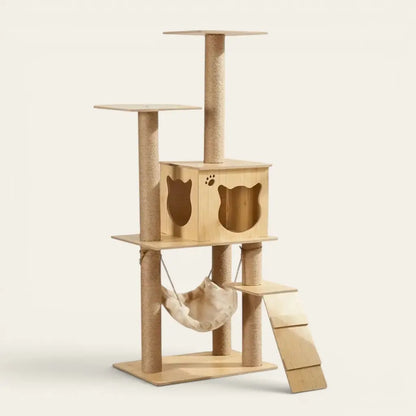 Grand arbre à chat en bois massif avec deux bulles transparentes, maison intégrée, échelle d’accès, plateformes multiples et zones de repos en hauteur.