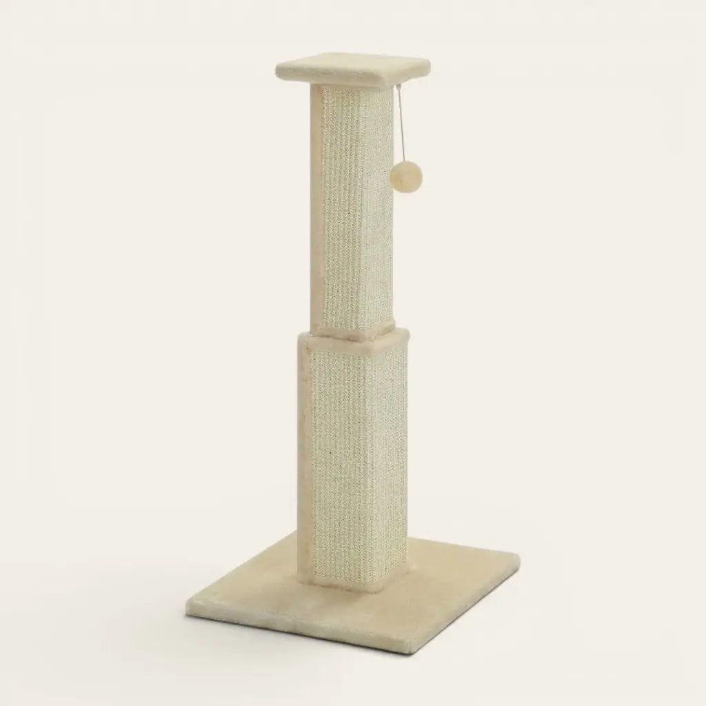 Griffoir chat design beige avec surface de griffage et perchoir surélevé