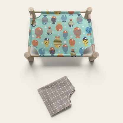 Hamac chat sur pied en bois avec toile imprimée poissons et housse de rechange pour le repos des chats d’intérieur.