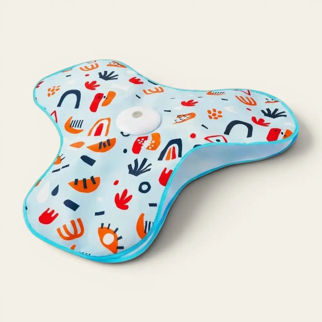 Jeu intelligence chat en forme de tapis interactif bleu avec motifs colorés pour stimuler l’éveil, la curiosité et l’activité mentale du félin.