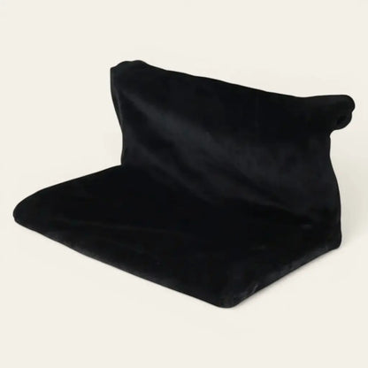 Lit radiateur pour chat noir en peluche douce permettant à votre félin de se reposer confortablement au chaud.