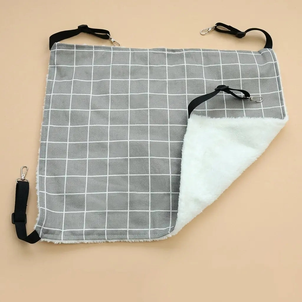 lit suspendu pour chat gris a motif carre avec interieur doux et attaches solides pour stabilite