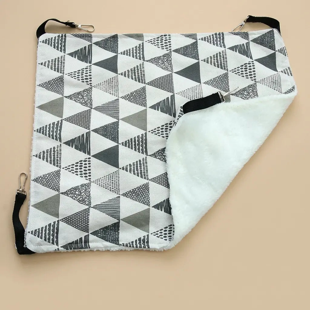 lit suspendu pour chat motif geometrique gris avec interieur moelleux et attaches reglables
