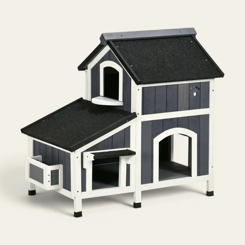 Maison extérieure pour chat avec deux niveaux, espace ombragé, toit résistant aux intempéries, zones de repos aérées et conception pensée pour les saisons chaudes.
