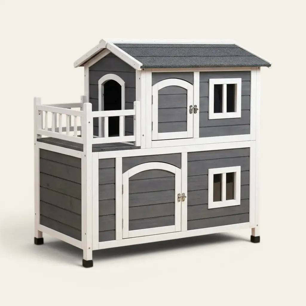 Niche pour chat d’extérieur à deux niveaux avec terrasse sécurisée, espace de repos couvert, toit résistant aux intempéries et structure en bois robuste pour un confort optimal toute l’année.