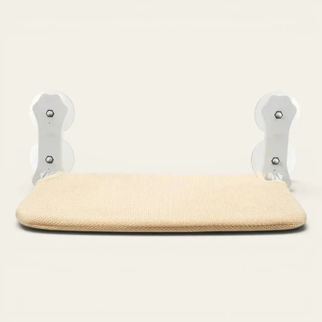 Perchoir pour chat couleur crème avec support de fenêtre à ventouses pour siestes et observation en hauteur.