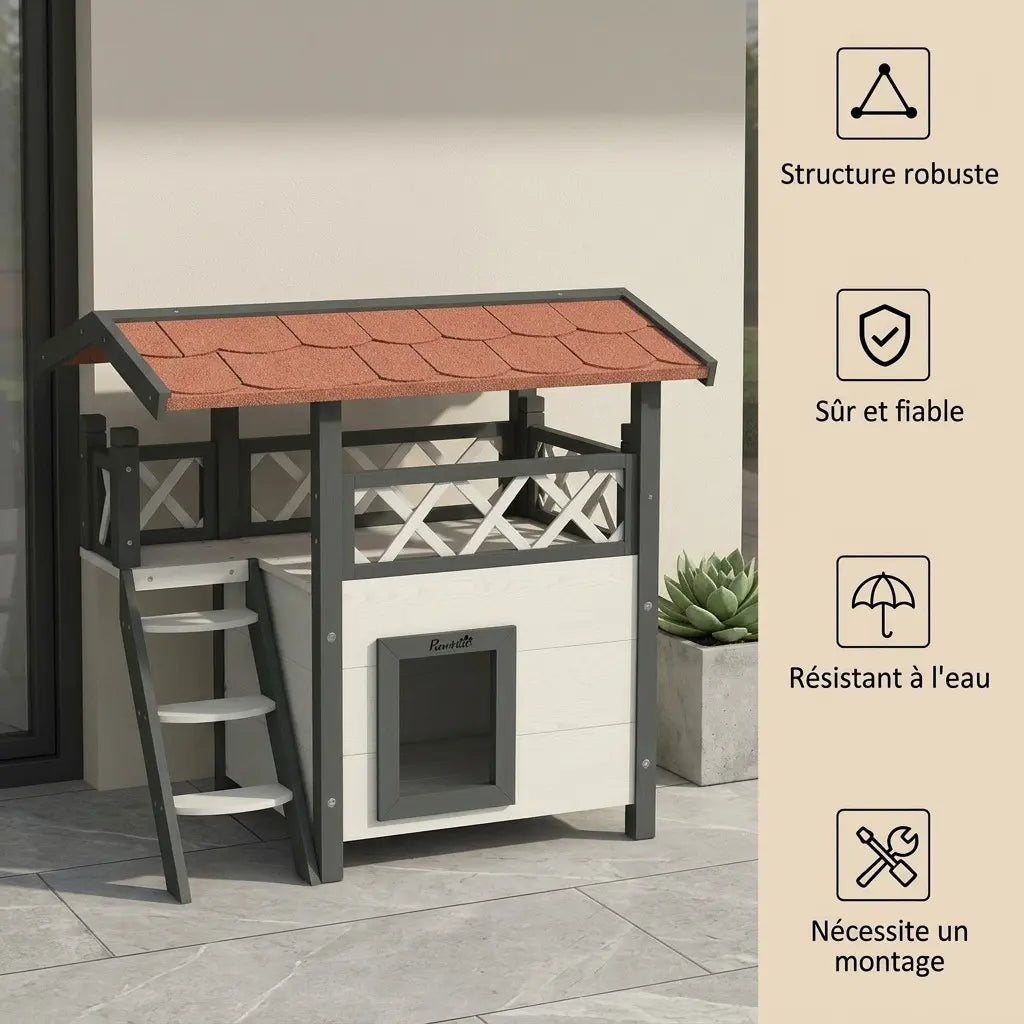 Petite niche extérieure en bois avec structure robuste et conception résistante pour un usage durable au jardin.