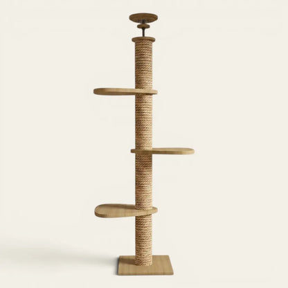 Tour griffoir pour chat en bois avec poteau en sisal du sol au plafond et plateformes d’escalade.