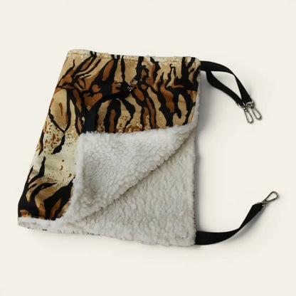 Transat pour chat motif tigre avec tissu doux et attaches renforcées pour cage ou support adapté aux chats.